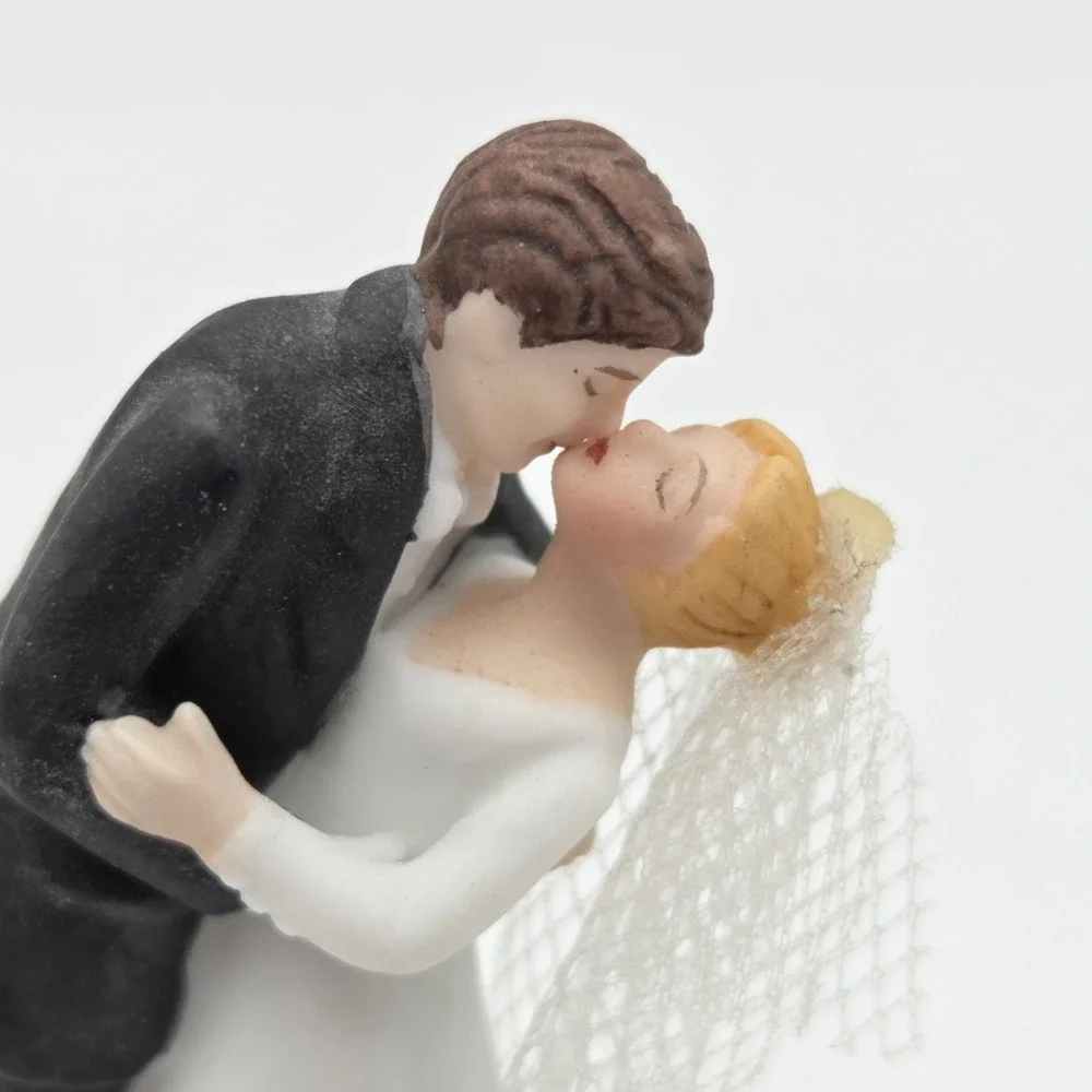 PHB Porcelain Hinged Trinket Box With Bride And Groom Wedding Cake Topper I DO!